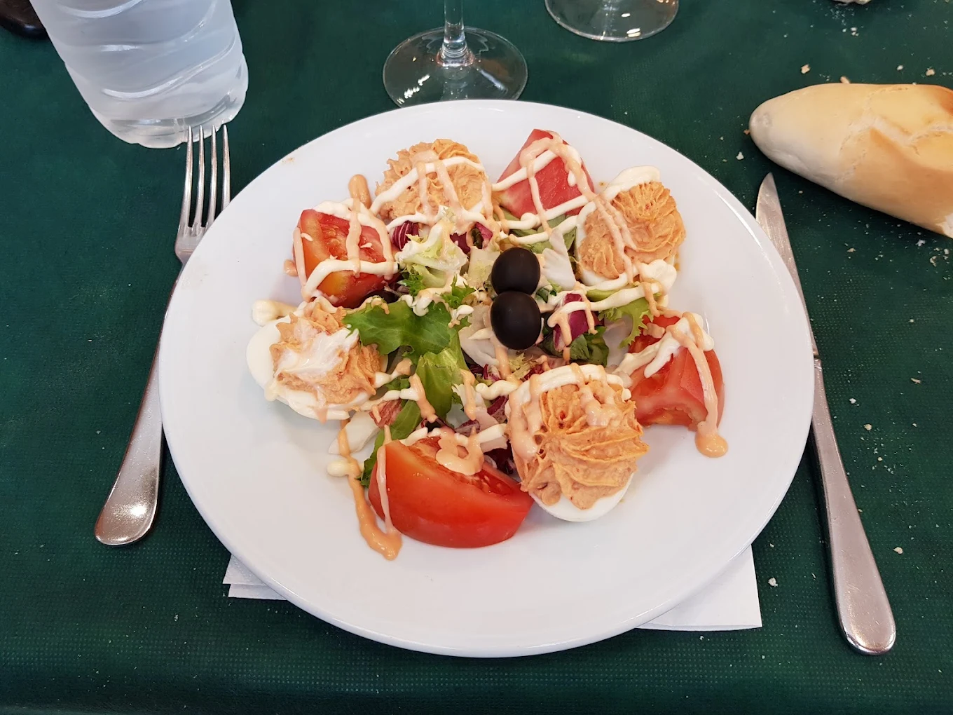 Restaurante y cafetería propios